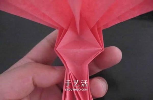 Giving a small gift to your first love! Illustration of how to fold an origami rose ring