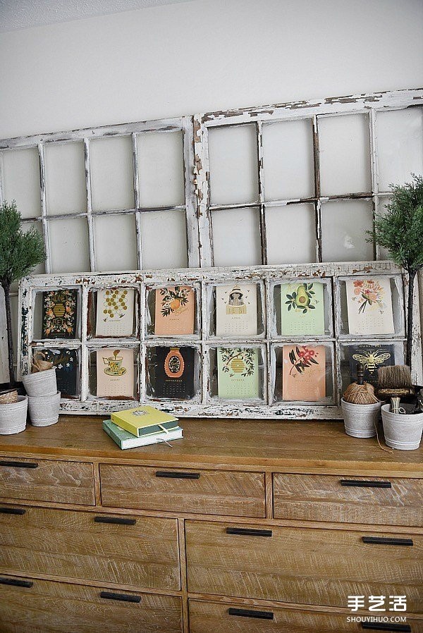 Recycle old window frames or old picture frames to make a fresh-style calendar