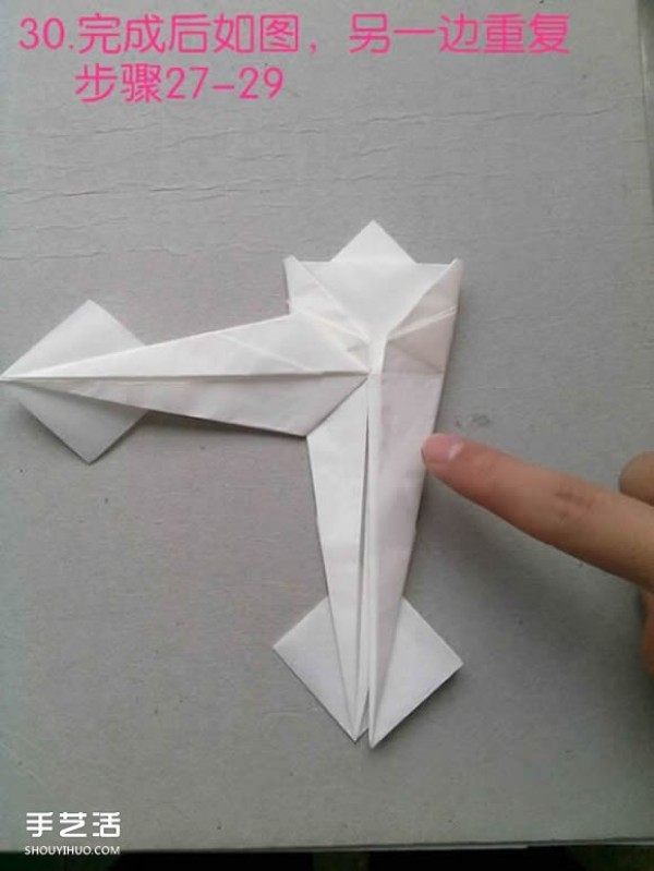 How to fold paper egrets with detailed illustrations of steps for folding three-dimensional egrets