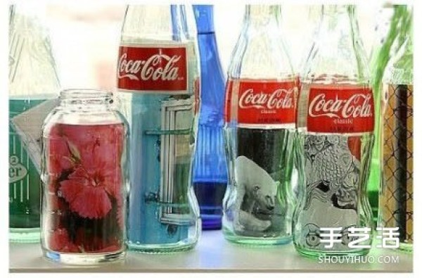 Use glass bottle waste to DIY simple and creative alternative photo frames