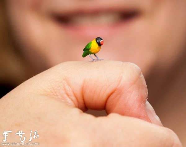 The miniature sculptures of the half-hundred-year-old man are only 1/12 of the original size