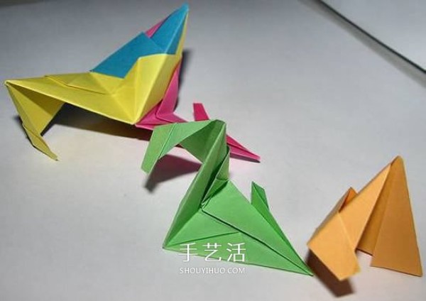 Illustrations of how to fold three-dimensional stars, step-by-step pictures of origami star bouquets