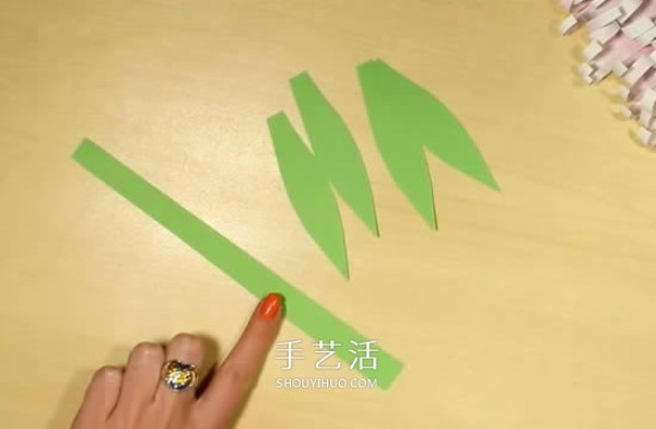 Illustration of how to make three-dimensional chrysanthemums from hand-made colored paper for Double Ninth Festival