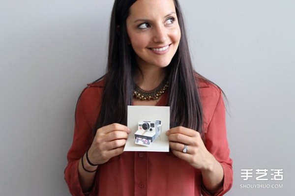 Illustration of a method of making a 3D greeting card with a Polaroid camera