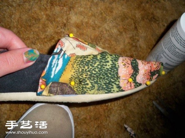 Old cloth shoes are transformed into DIY fashionable pastoral style fabric shoes