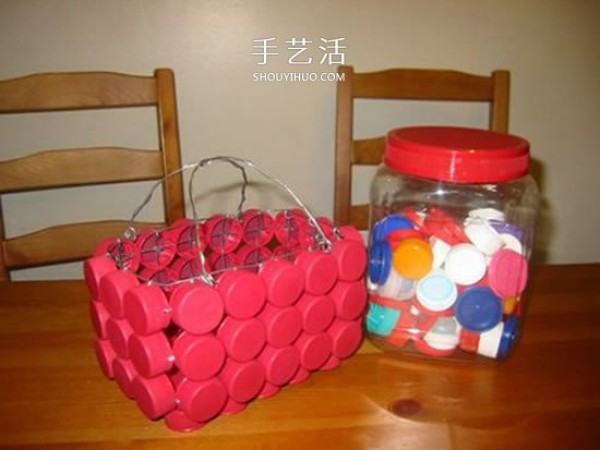 A simple DIY method to use bottle cap waste to make a cute storage basket