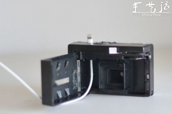 Old camera DIY converted into iPhone charging socket