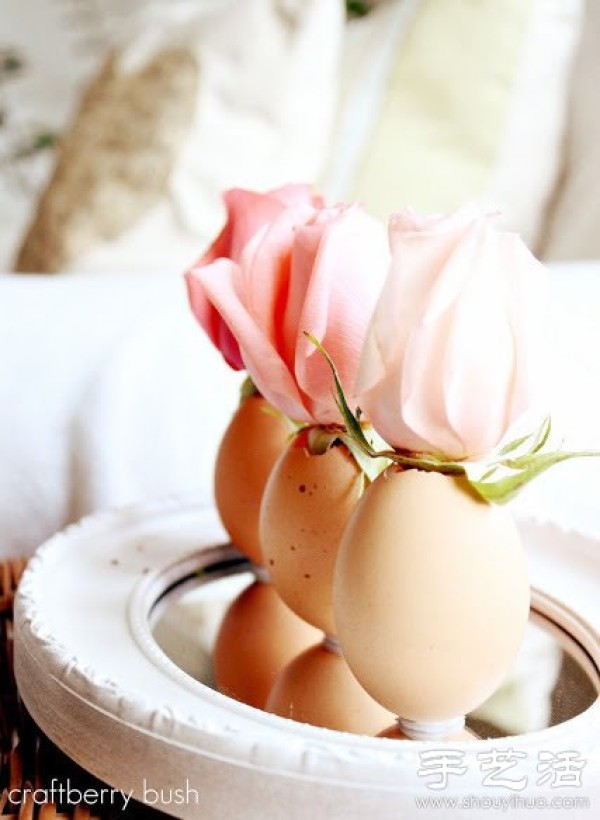 Egg shells are turned into treasures to make simple and beautiful handmade vases