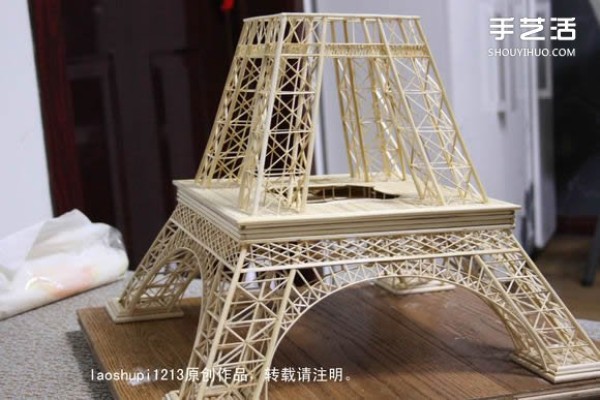 A detailed illustrated tutorial on making a model of the Eiffel Tower using chopsticks and bamboo skewers