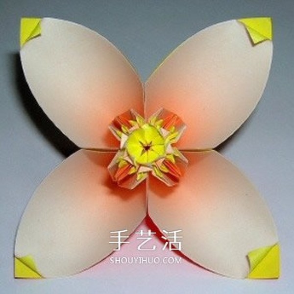 Illustration of the origami method of six four-petal flowers combined into beautiful flower balls