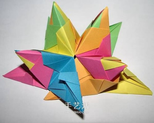 Illustrations of how to fold three-dimensional stars, step-by-step pictures of origami star bouquets