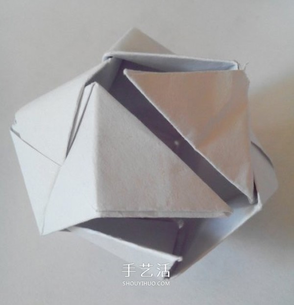 Illustration of folding a multi-faceted cube, step-by-step diagram of origami cube