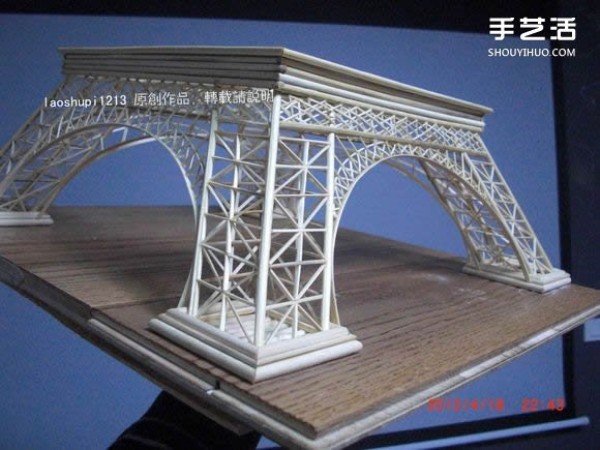 A detailed illustrated tutorial on making a model of the Eiffel Tower using chopsticks and bamboo skewers