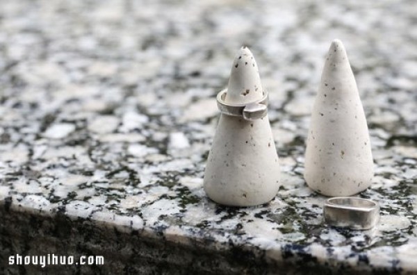 Super simple DIY hand-making tutorial for conical soft clay ring setting