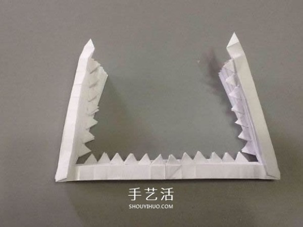 The origami method of shark mouth, step by step diagram of how to fold the sharks mouth