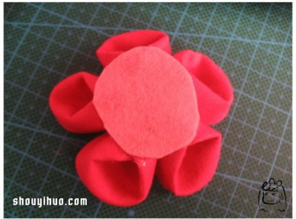 DIY illustrated tutorial on the production method of handmade fabric cherry blossom brooch