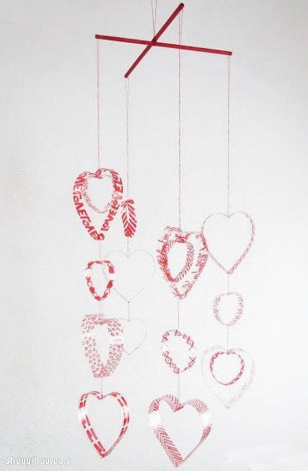 Recycle mineral water bottles and plastic bottles and reuse DIY heart-shaped hanging wind chimes