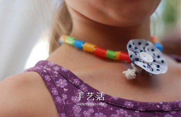 A gorgeous rainbow around your neck! How to make beautiful necklaces by hand using straws