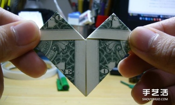 Illustration of the origami method of folding a dollar heart into a dollar bill