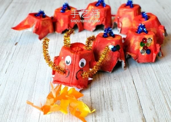 Egg tray for hand-making process of Chinese dragon in kindergarten