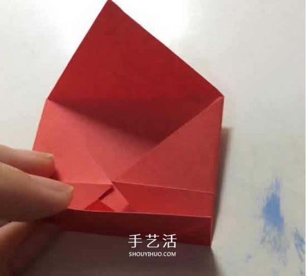 A little romantic secret! Illustration of transparent heart origami that can only be discovered by facing the light