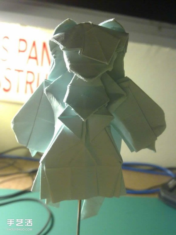 Detailed illustration of the folding process of Hatsune Miku origami