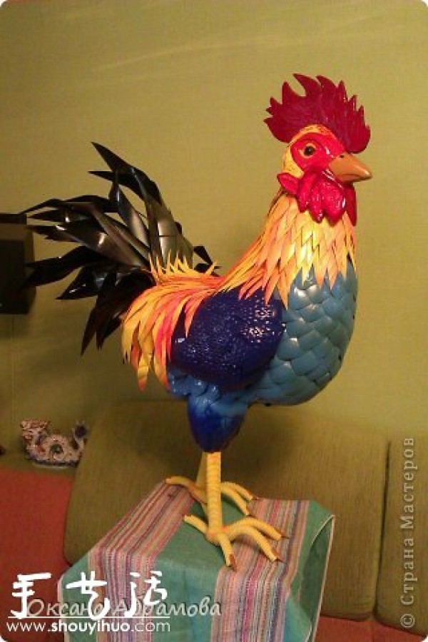 Tutorial on DIY making a big rooster from waste plastic bottles