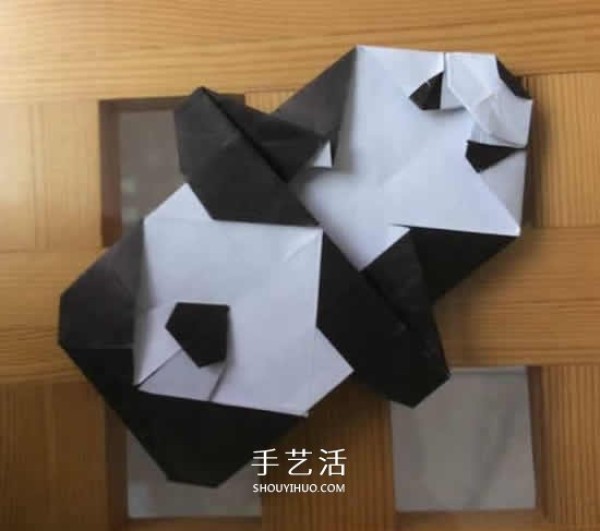 The origami step-by-step illustration of the crawling giant panda is so naive and cute~