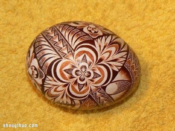 Beautiful hand-painted and carved DIY handmade art of egg shells