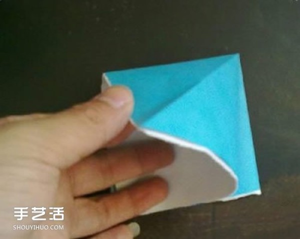 Origami carnation step by step illustration, the folding method of carnation is simple and easy to learn