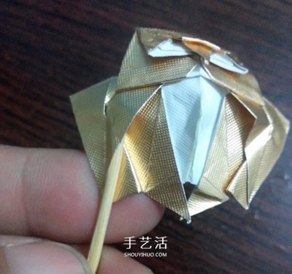 Using cigarette box paper waste and making origami three-dimensional owl illustration step-by-step