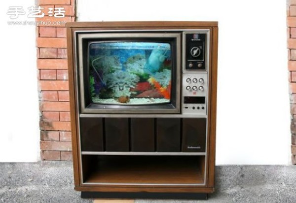 Illustrated tutorial on how to renovate a nostalgic fish tank and aquarium by hand using an old TV