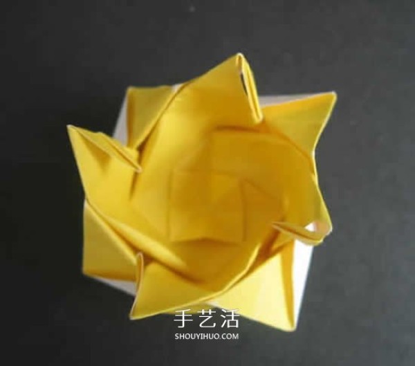 Illustrations of folding handmade roses and super-detailed origami rose step-by-step pictures