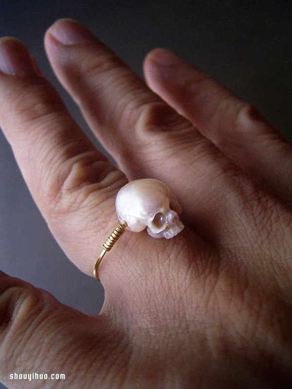 Pearls are carved into super personalized simple skull ornaments