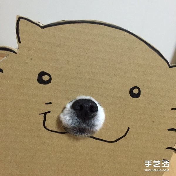 Thick cardboard + dog nose = pet transforms to see how the owner pranks the cutie