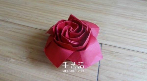 Represents beauty and love! Step-by-step illustration of handmade origami roses