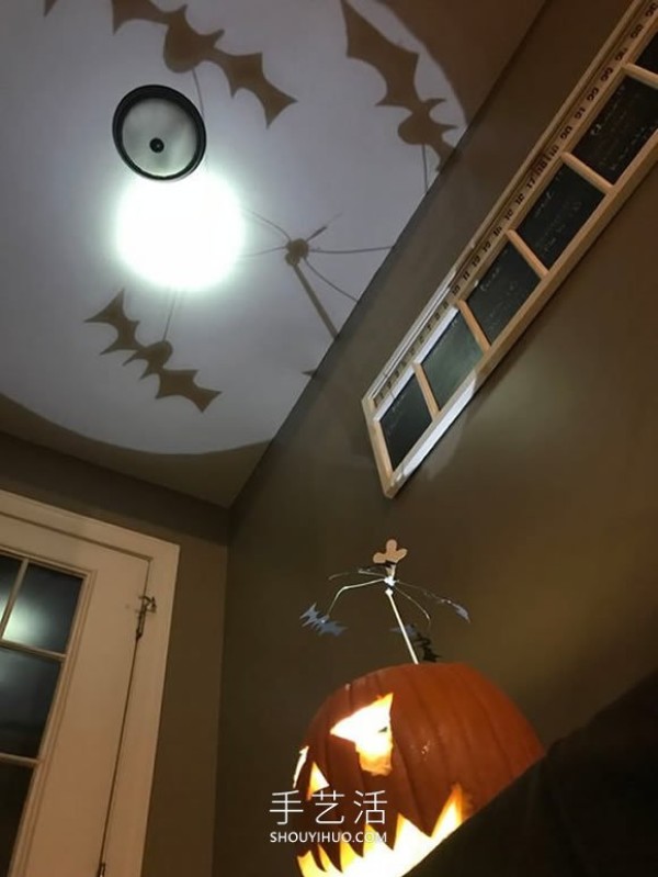 Illustrated tutorial on how to make your own Halloween bat projection device