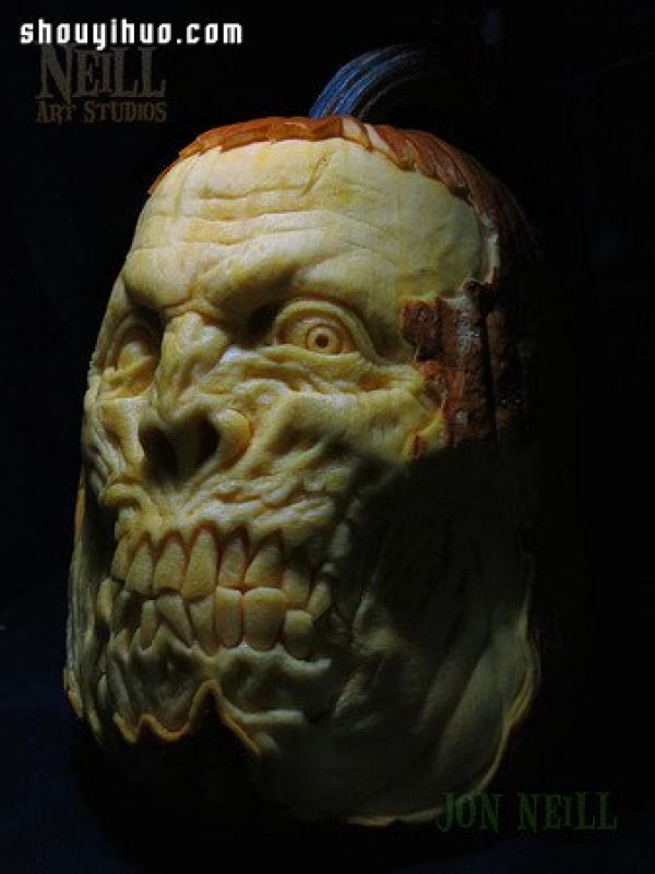 A scary pumpkin carving that won