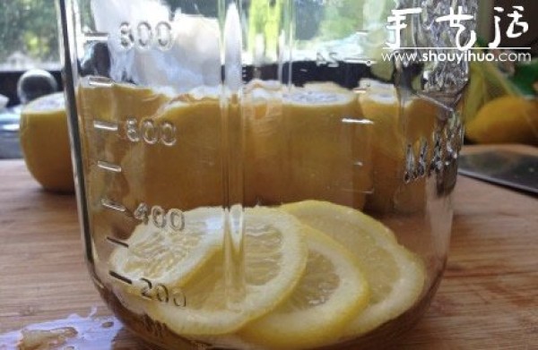 Honey lemon recipe for detoxification and whitening