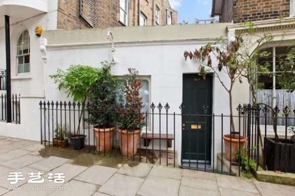 The worlds smallest house is fully-furnished with a 5-square-foot house decorated