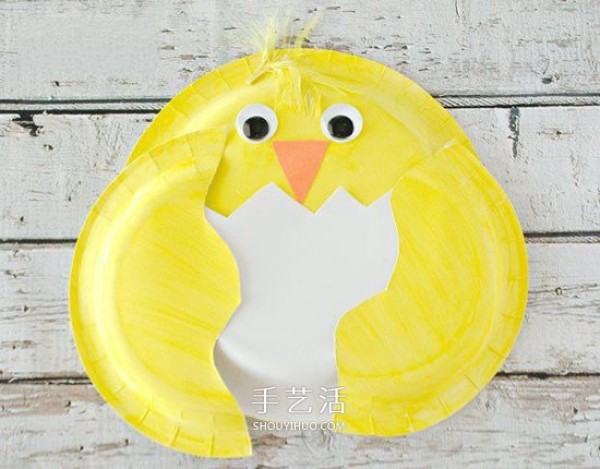 Tutorial on homemade birthday gifts for toddlers, use paper plates to make chicks that have broken shells