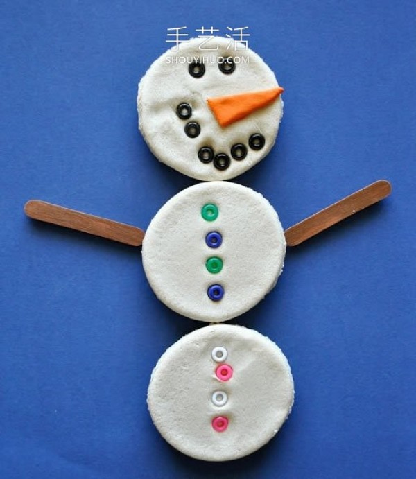 Tutorial on how to make hand-made snowman refrigerator magnets with dough