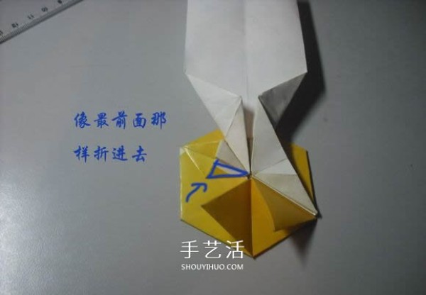 How to fold a paper money medal and illustrate the method of hand-made origami medals