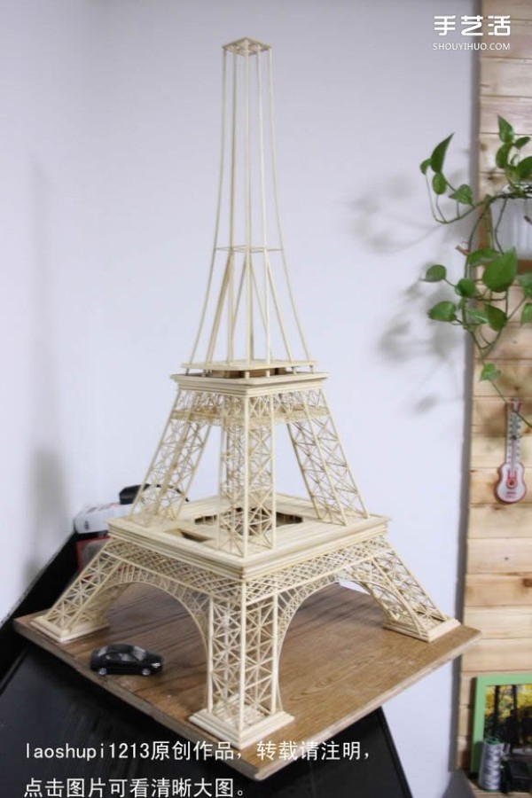 A detailed illustrated tutorial on making a model of the Eiffel Tower using chopsticks and bamboo skewers