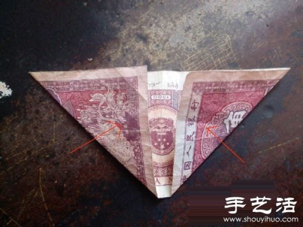 Illustrated tutorial on how to fold paper money