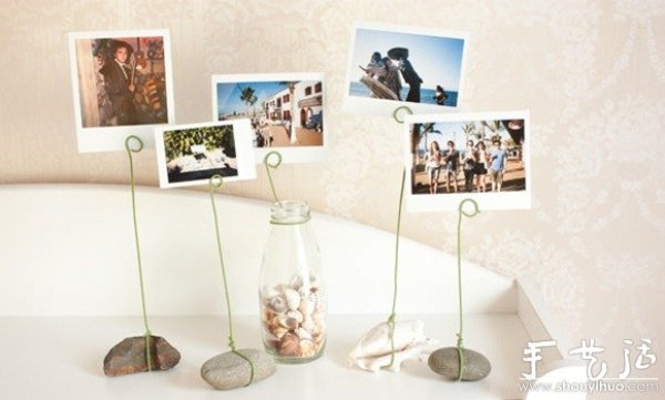 Stone and wire DIY photo stand