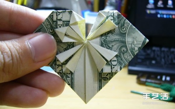 Illustration of the origami method of folding a dollar heart into a dollar bill