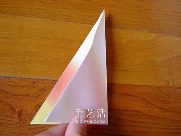 A piece of paper to fold a lily, a simple and beautiful lily origami