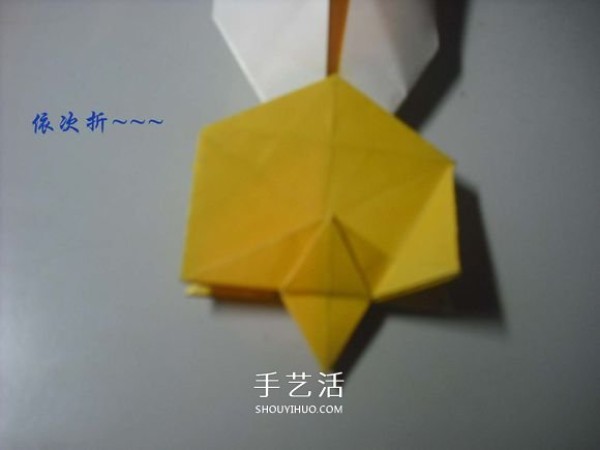 How to fold a paper money medal and illustrate the method of hand-made origami medals