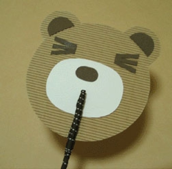 Tutorial on how to DIY a paper bear fan using disposable chopsticks